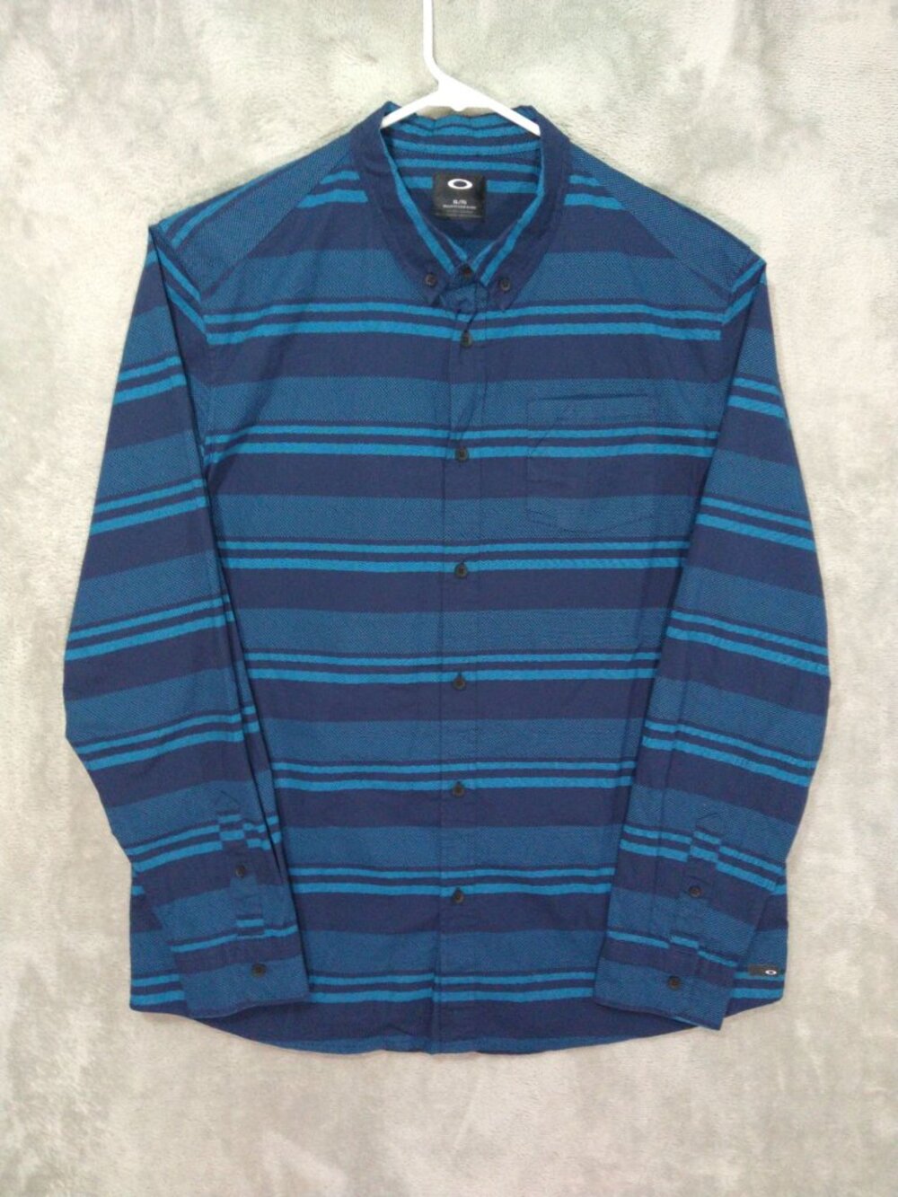 Oakley Shirt Mens XL Blue Stripe Regular Fit Button Down Stretch Long Sleeve